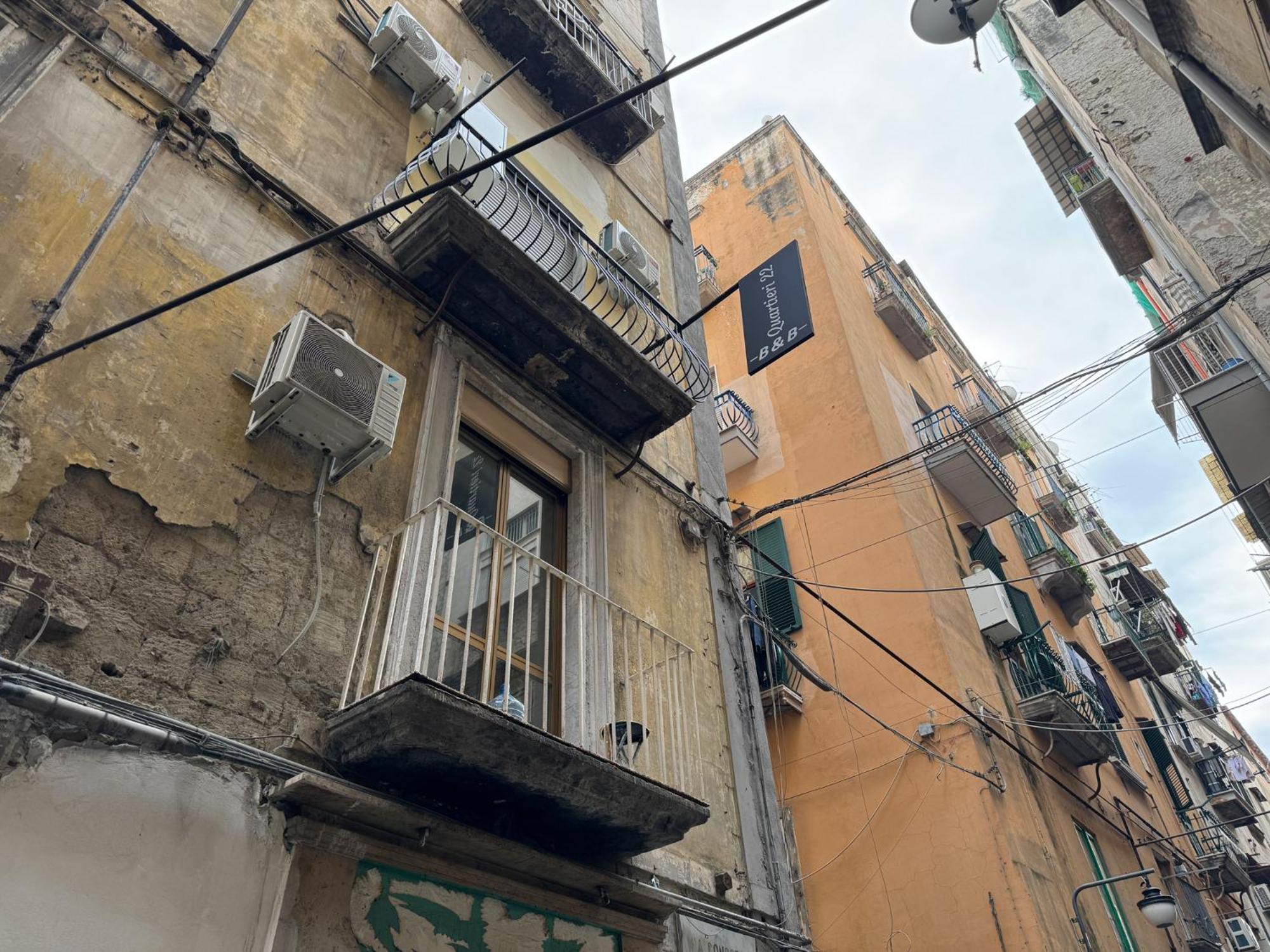 Quartieri22 Napoli Bagian luar foto