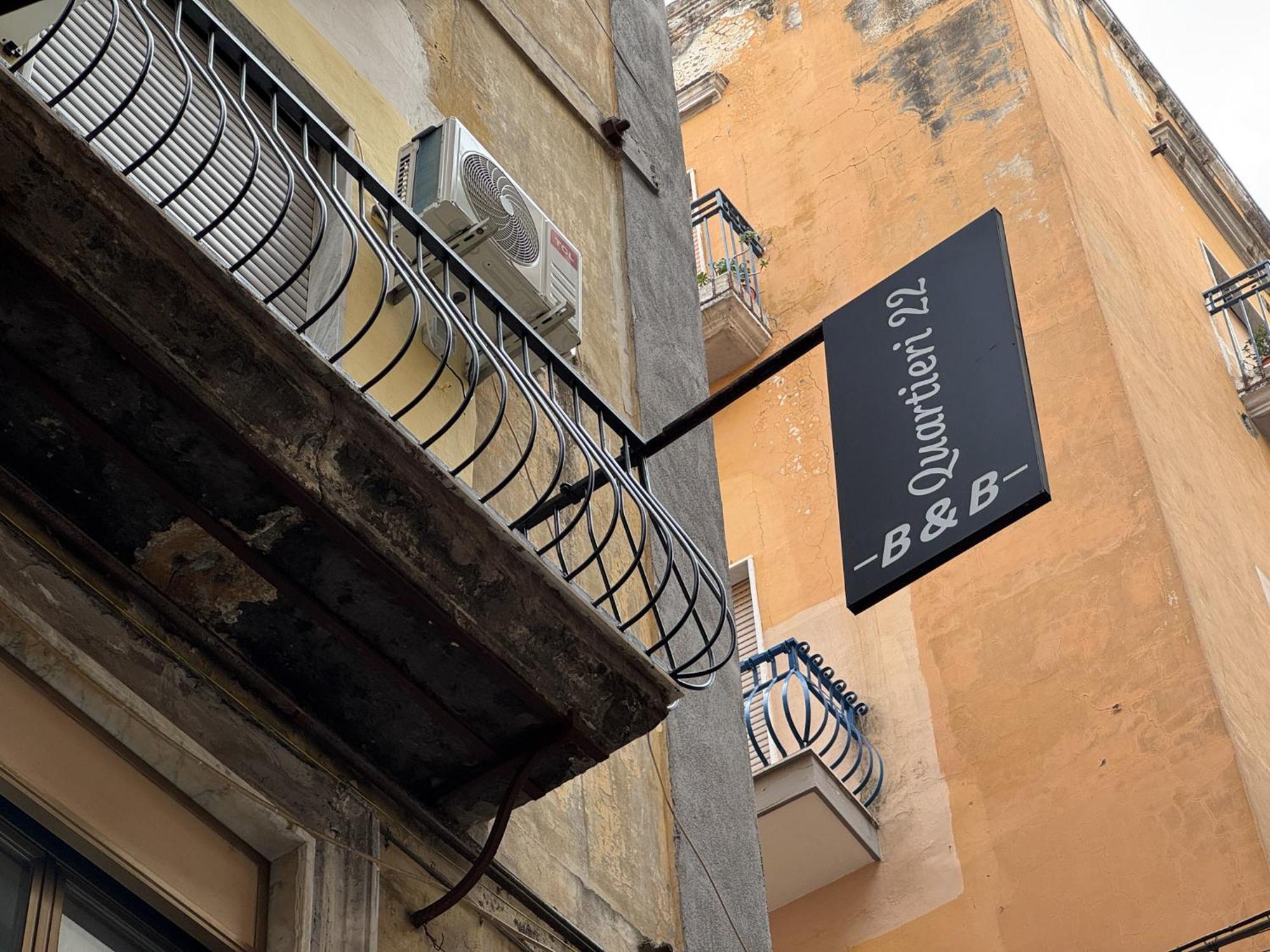 Quartieri22 Napoli Bagian luar foto