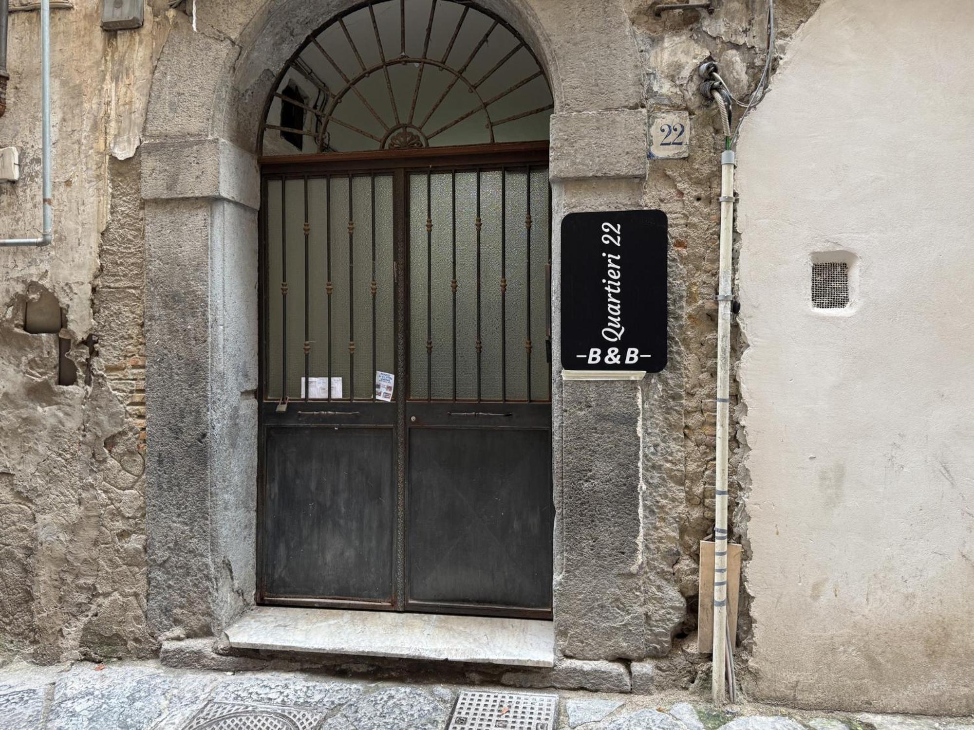 Quartieri22 Napoli Bagian luar foto